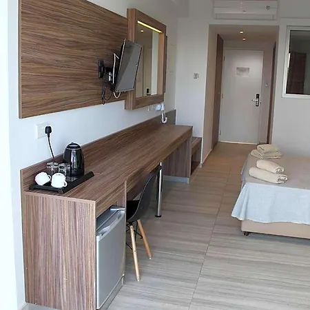 فندق Fedrania Gardens 2*