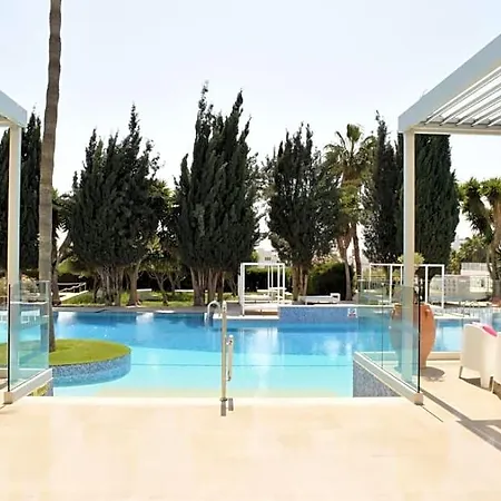 فندق Fedrania Gardens 2*