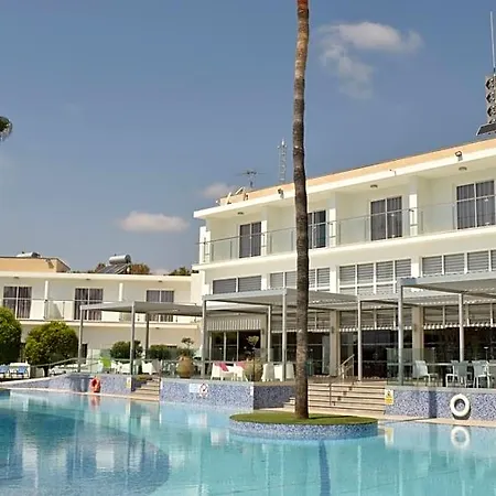 Fedrania Gardens أيا نابا